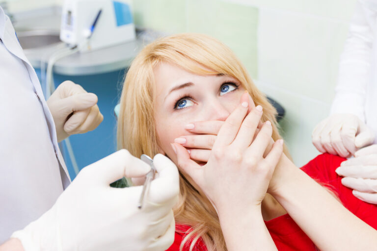 Emergency Dental Care Without Panic: What to Do and When to Act